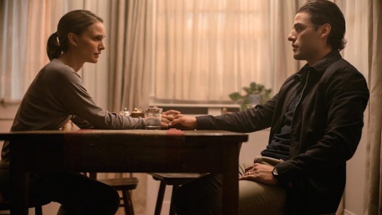 Oscar Isaac and Natalie Portman in a scene from the 2018 film 