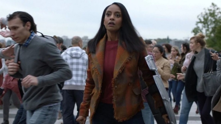 Azie Tesfai as Kelly Olsen in 'Supergirl' with shield