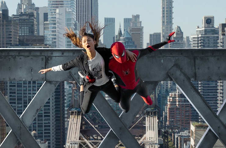 Zendaya and Tom Holland jumping off a bridge in Spider-Man: No way Home