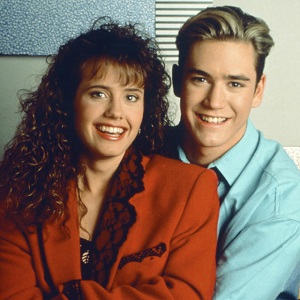 Leanna Creel as Tori and Mark-Paul Gosselaar as Zack in Saved By The Bell