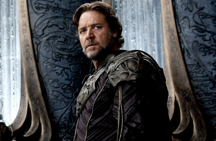 Russell Crowe stands brooding as Jor-El in the DCEU film 