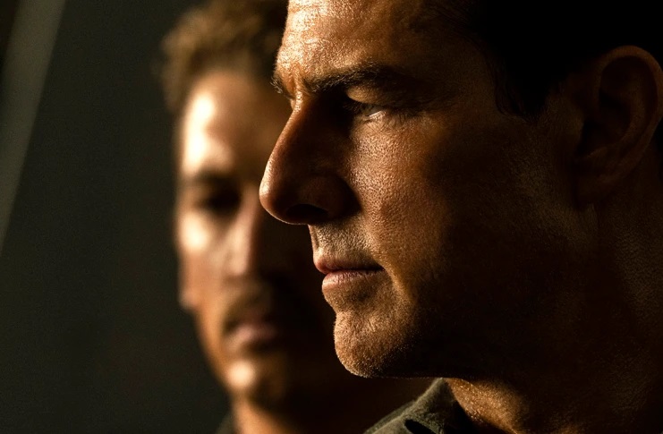 Miles Teller and Tom Cruise in Top Gun: Maverick